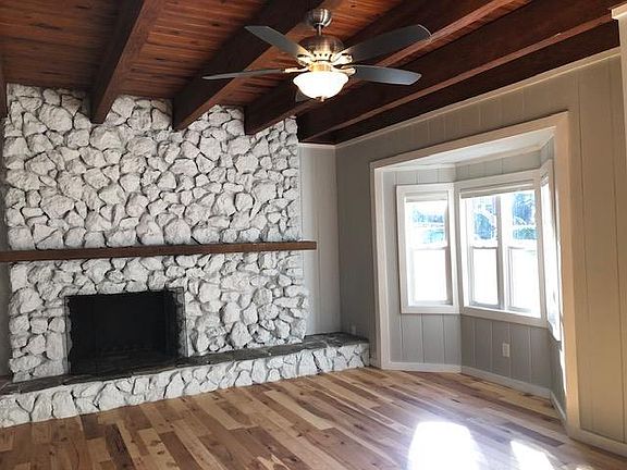 3rd image of 133 Oak St APT 15