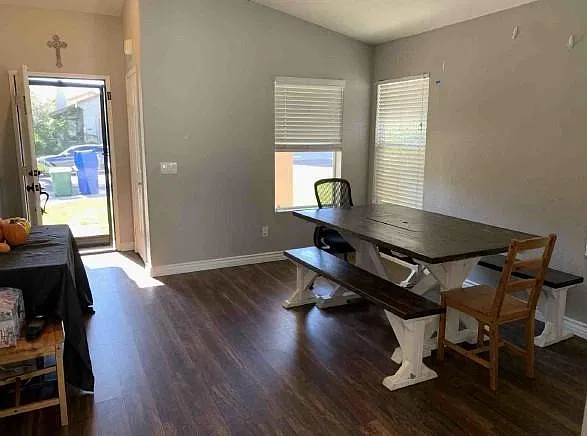 3 bed, 2.5 bath, 1563 sqft, $4,000 — Photo 4