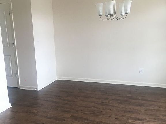 3rd image of 2211 Summer Haven Ln