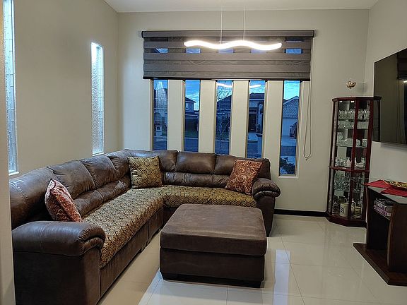 2nd image of 1804 Versailles Dr