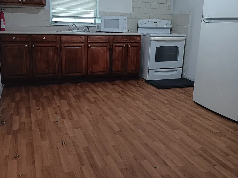 2259 W 16th St — Photo 12