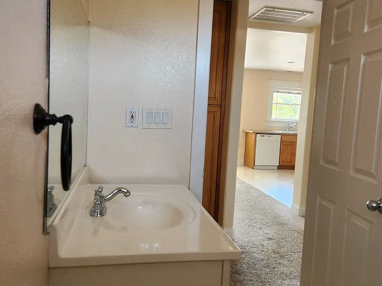 733 B St — Photo 3