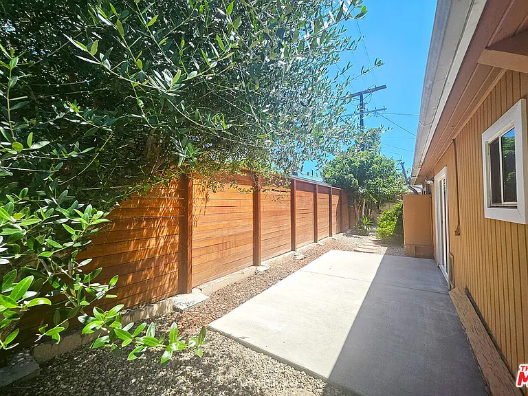 6946 1/2 Jellico Ave — Photo 20