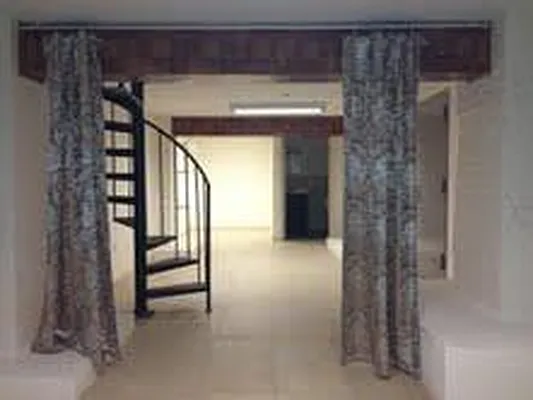 Rented by Bank Neary | media 31