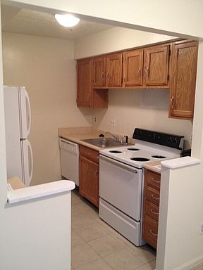 2nd image of 1003 Parkvale Ct APT 9