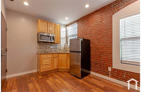 Building Photo - 553 Stanford Ave