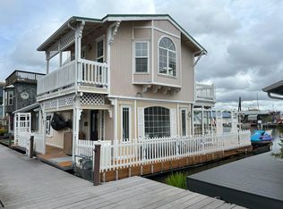 18989 NE Marine Dr SLIP 13, Portland, OR