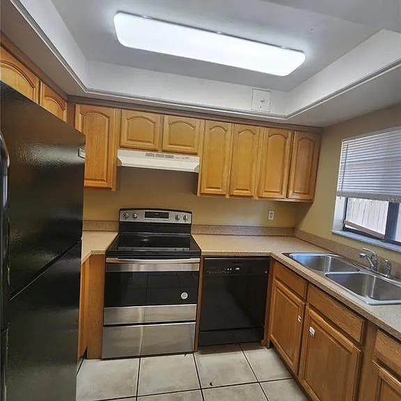 702 SW 70th Ter #B — Photo 4