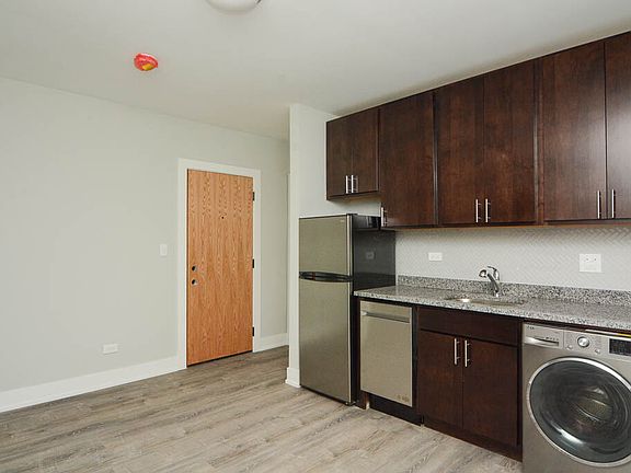 3rd image of 429.5 W Belden Ave #D603b