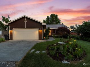 327 W 7th St, Warden, WA 98857