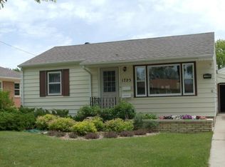 1725 S 3rd St, Aberdeen, SD 57401