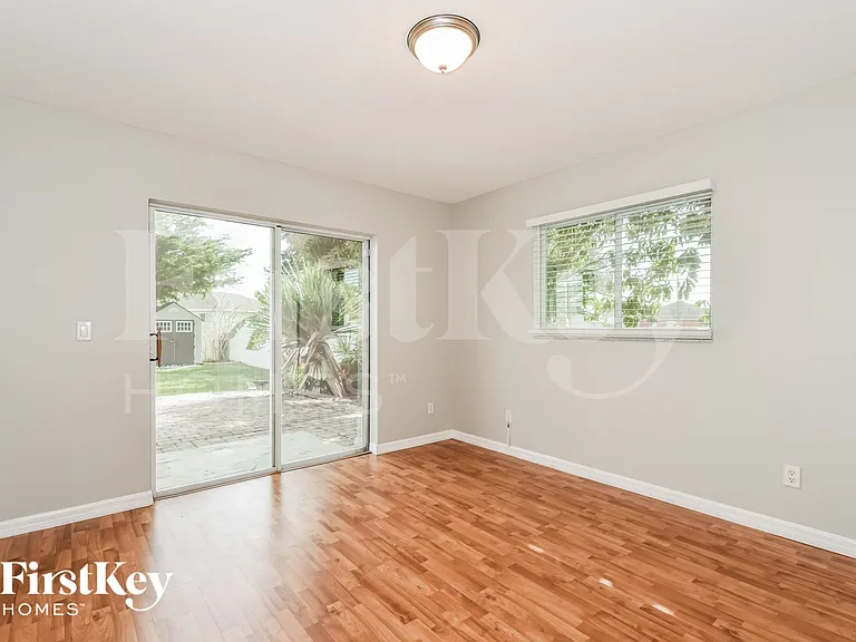 1017 SE 5th Ave — Photo 11