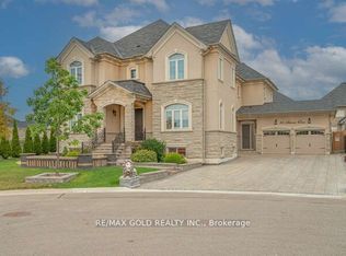 26 Adonis Close, Brampton, ON L6P4K4