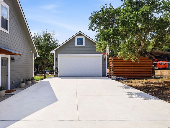 5th image of 230 Oak Country