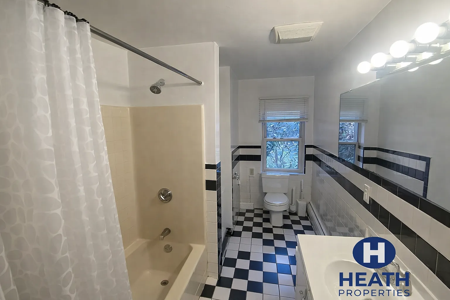 2 bed, 9999 sqft, $4,000 — Photo 3