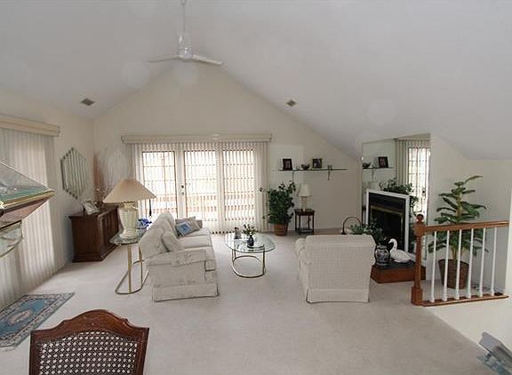 2nd image of 32 Cherry Blossom Ln #32