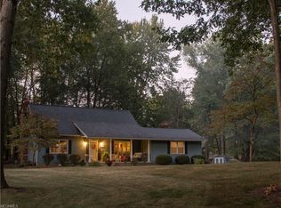 1019 Green Valley Dr, Akron, OH