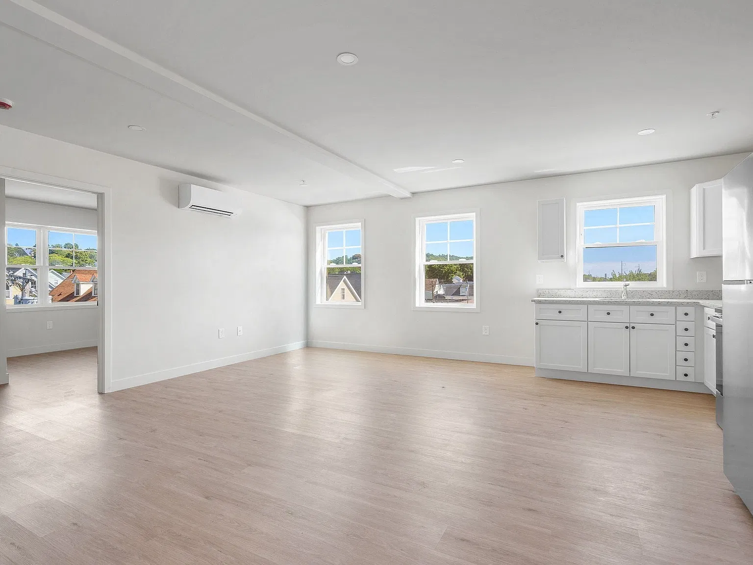 2 bed, 1.0 bath, 888 sqft, $2,300 — Photo 4