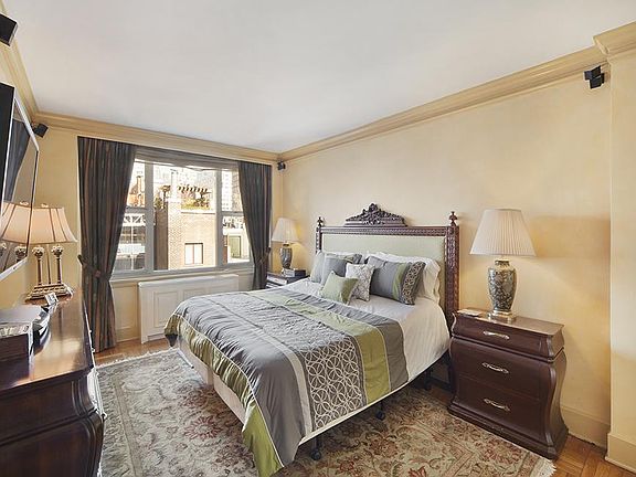 5th image of 139 E 63rd St APT 7A