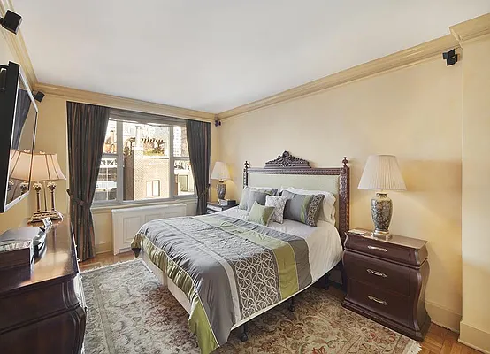 Sold by Warburg | media 5