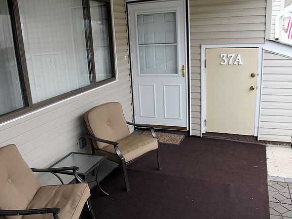 3rd image of 37A Leo St #62