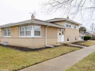 8946 N Merrill St, Niles, IL