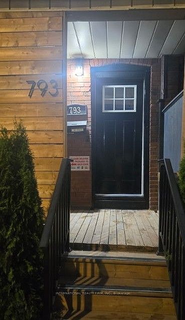 1st image of 793 Dufferin St