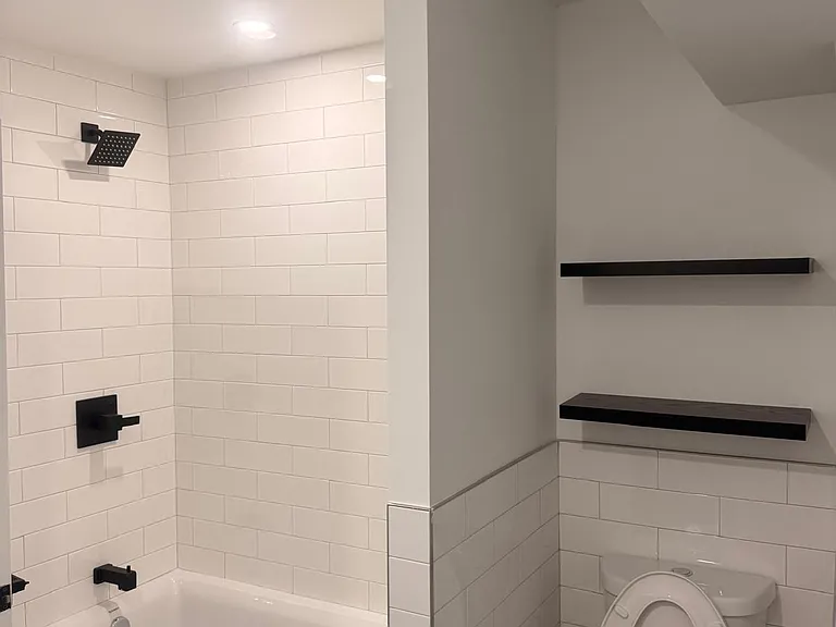 137 E Pleasant St — Photo 16
