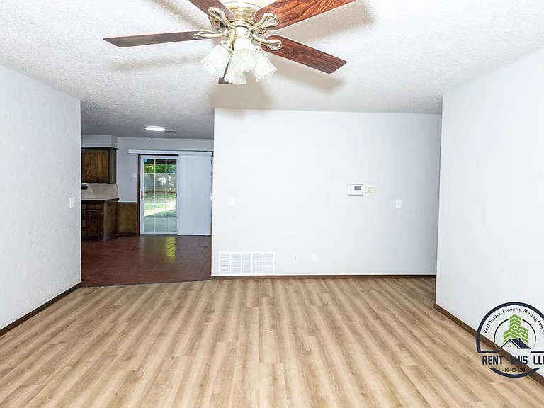 412 N I St — Photo 2