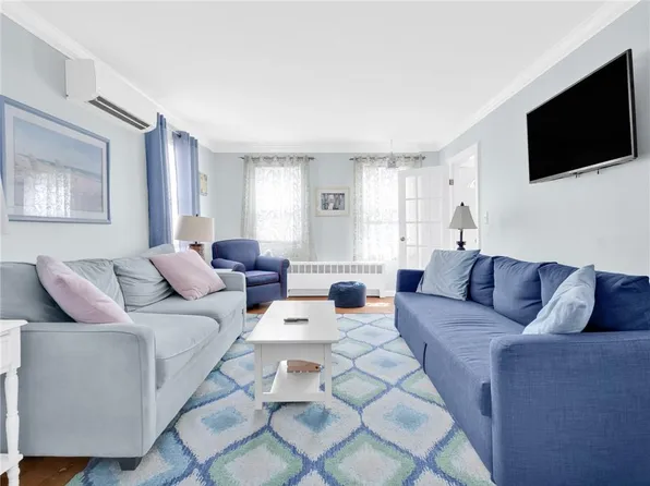5 Byrnes St, Newport, RI 02840