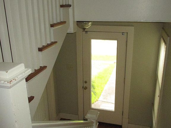2nd image of 802 Columbia St