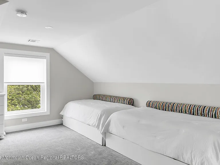 516 Club Dr — Photo 17