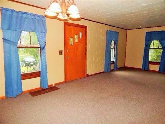 3rd image of 8663 Tudor Ct