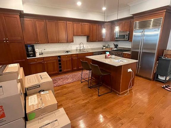 2nd image of 2757 N Lincoln Ave APT 302