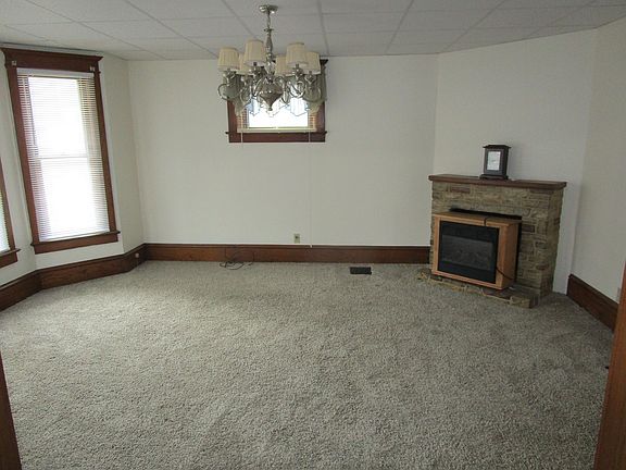 3rd image of 429 E 1st St