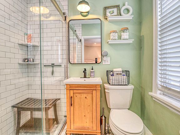 4th image of 117 Newport Ct #1A