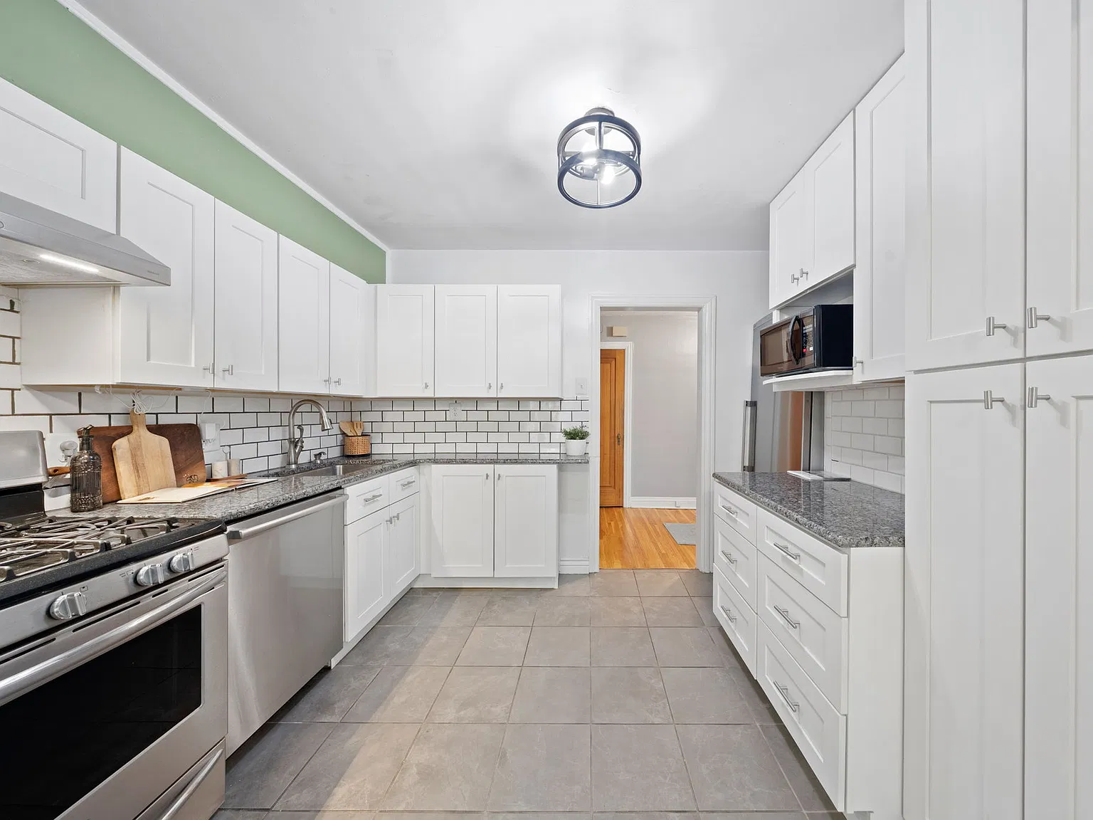 2 bed, 959 sqft, $2,050 — Photo 4