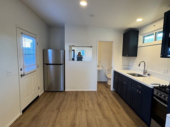5th image of 2178 N Ventura Ave