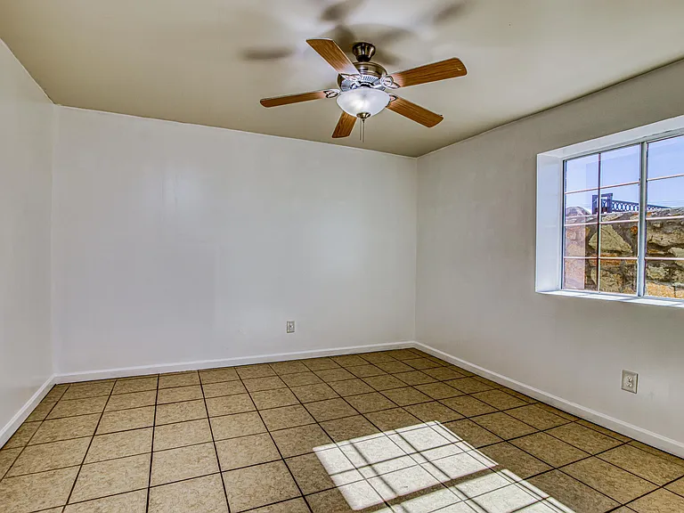 8613 Kingsway Dr — Photo 3