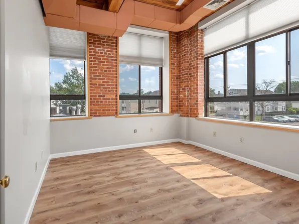 10 Linwood St APT 214, Malden, MA 02148