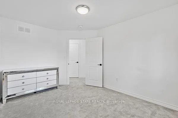 37 Delena Ave S — Photo 20
