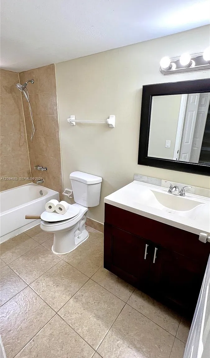 Soleil Lake Condo — Photo 4