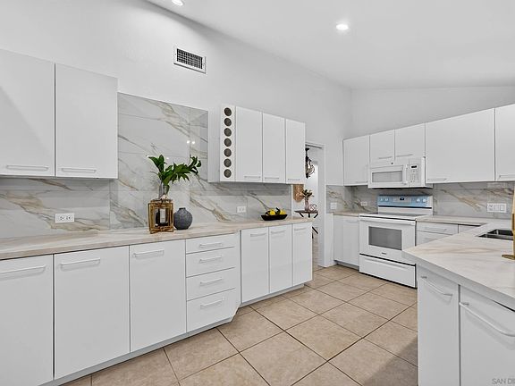 5th image of 1166 Merritt Dr