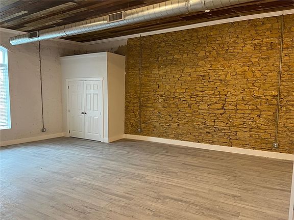 3rd image of 212 W Washington Ave #B