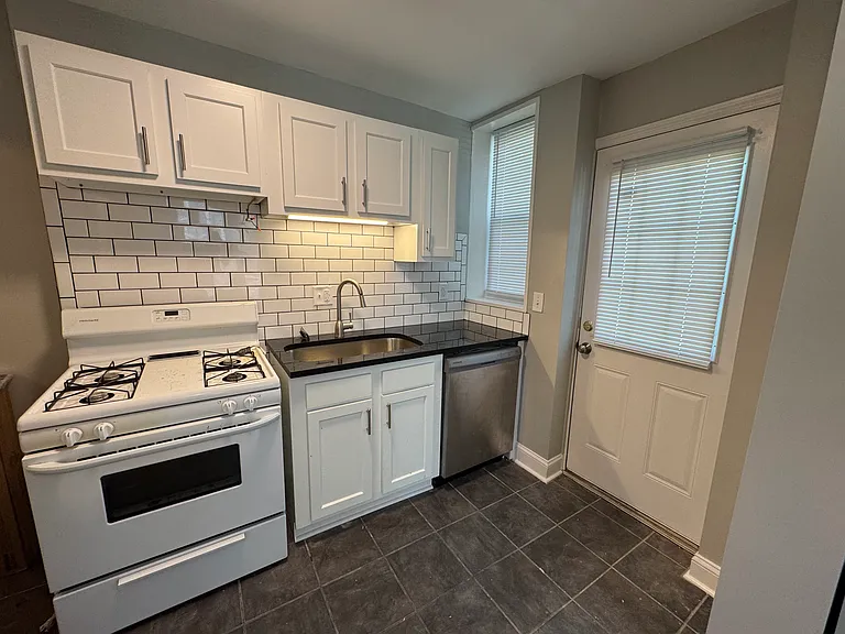 360 E Oakland Ave — Photo 4