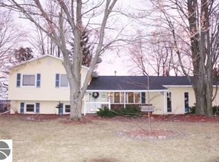 312 E Sectionline Rd, Ashley, MI 48806