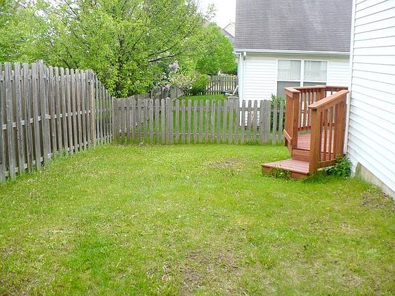 3rd image of 303 Carlton Ct