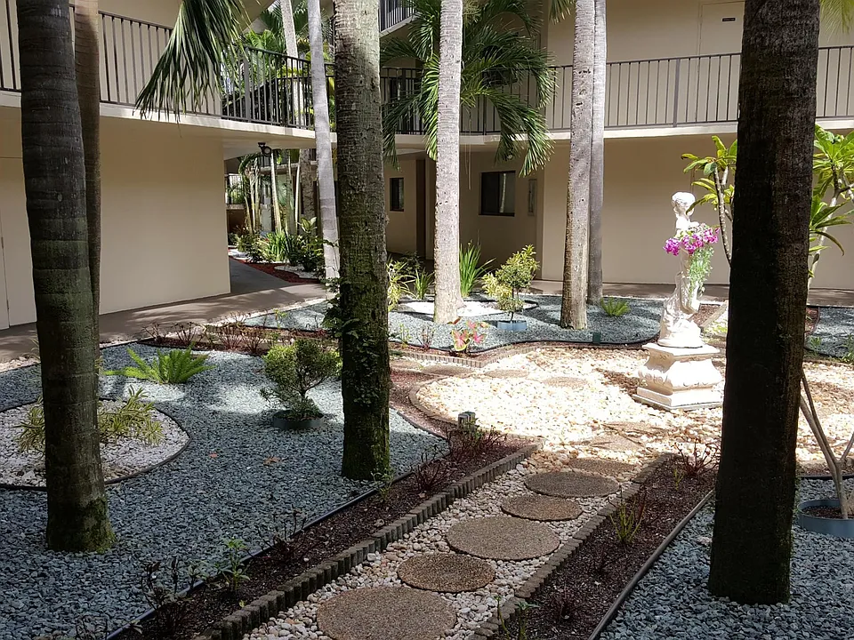 5130 Las Verdes Cir #301