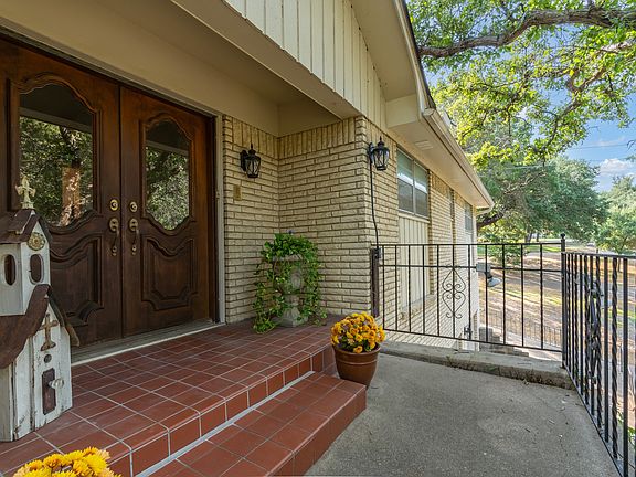 4th image of 2621 Arroyo Rd