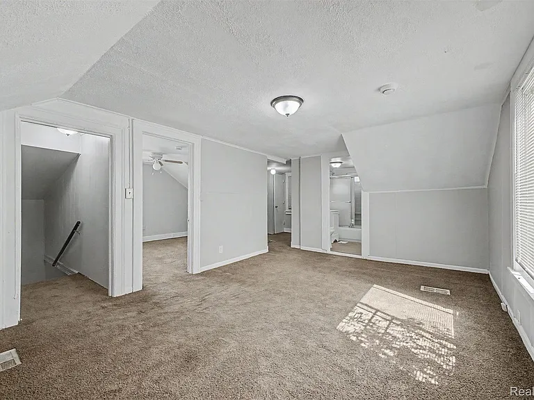 1301 E Muir Ave — Photo 24